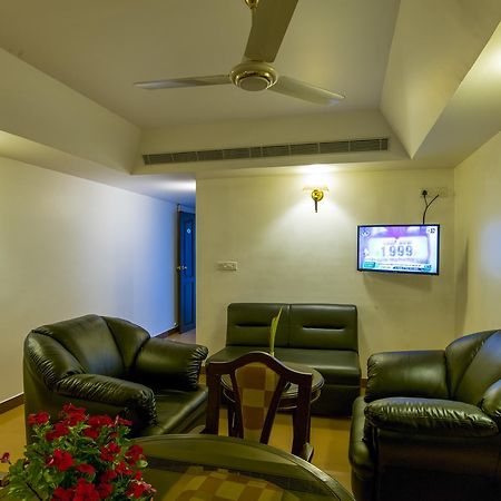 Golf View Hotels & Suites Nedumbassery Exteriör bild