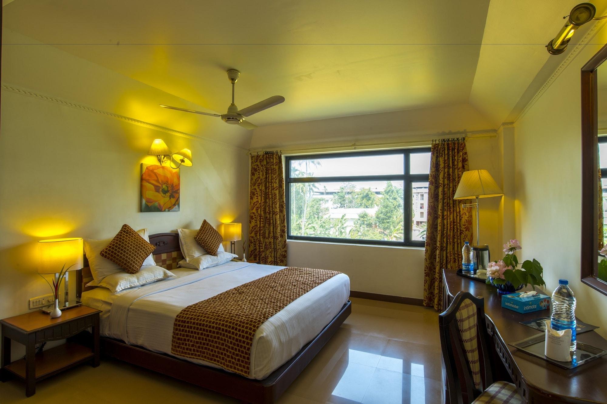 Golf View Hotels & Suites Nedumbassery Exteriör bild