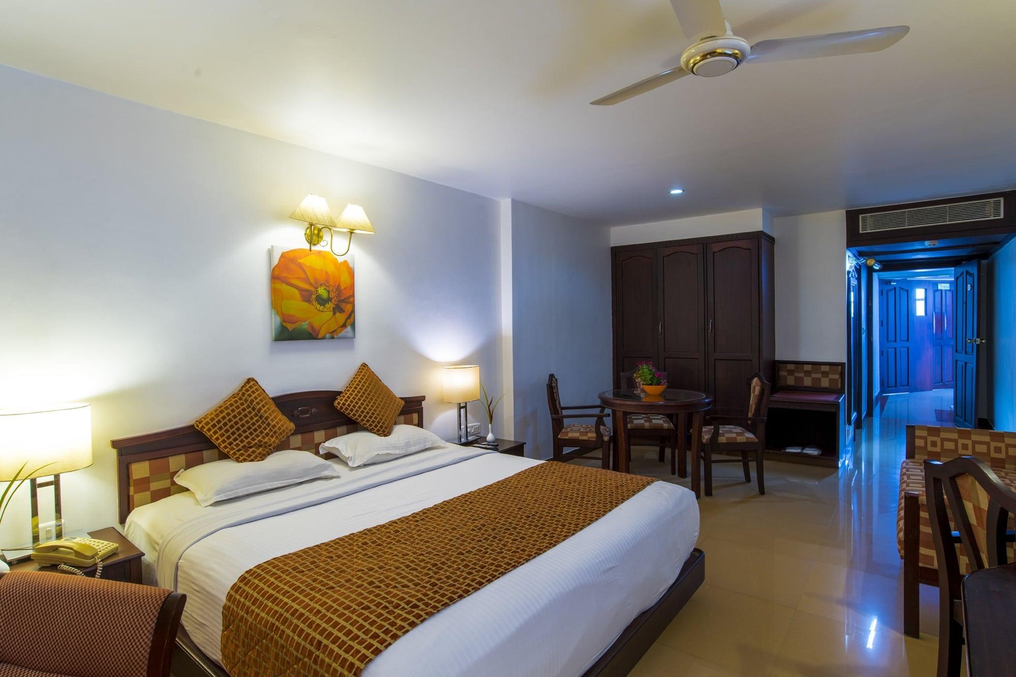 Golf View Hotels & Suites Nedumbassery Exteriör bild