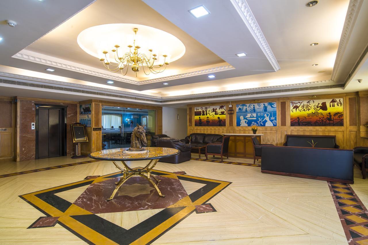 Golf View Hotels & Suites Nedumbassery Exteriör bild