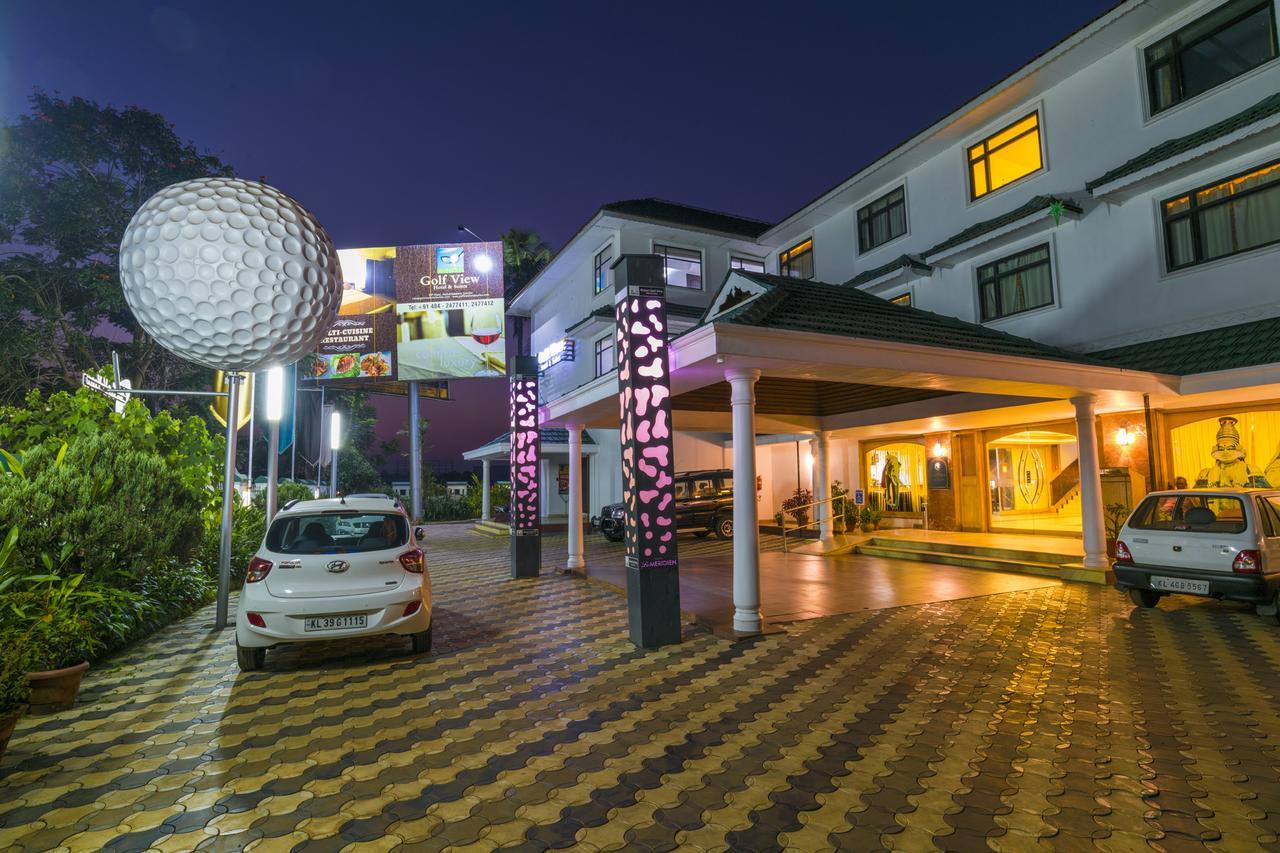 Golf View Hotels & Suites Nedumbassery Exteriör bild