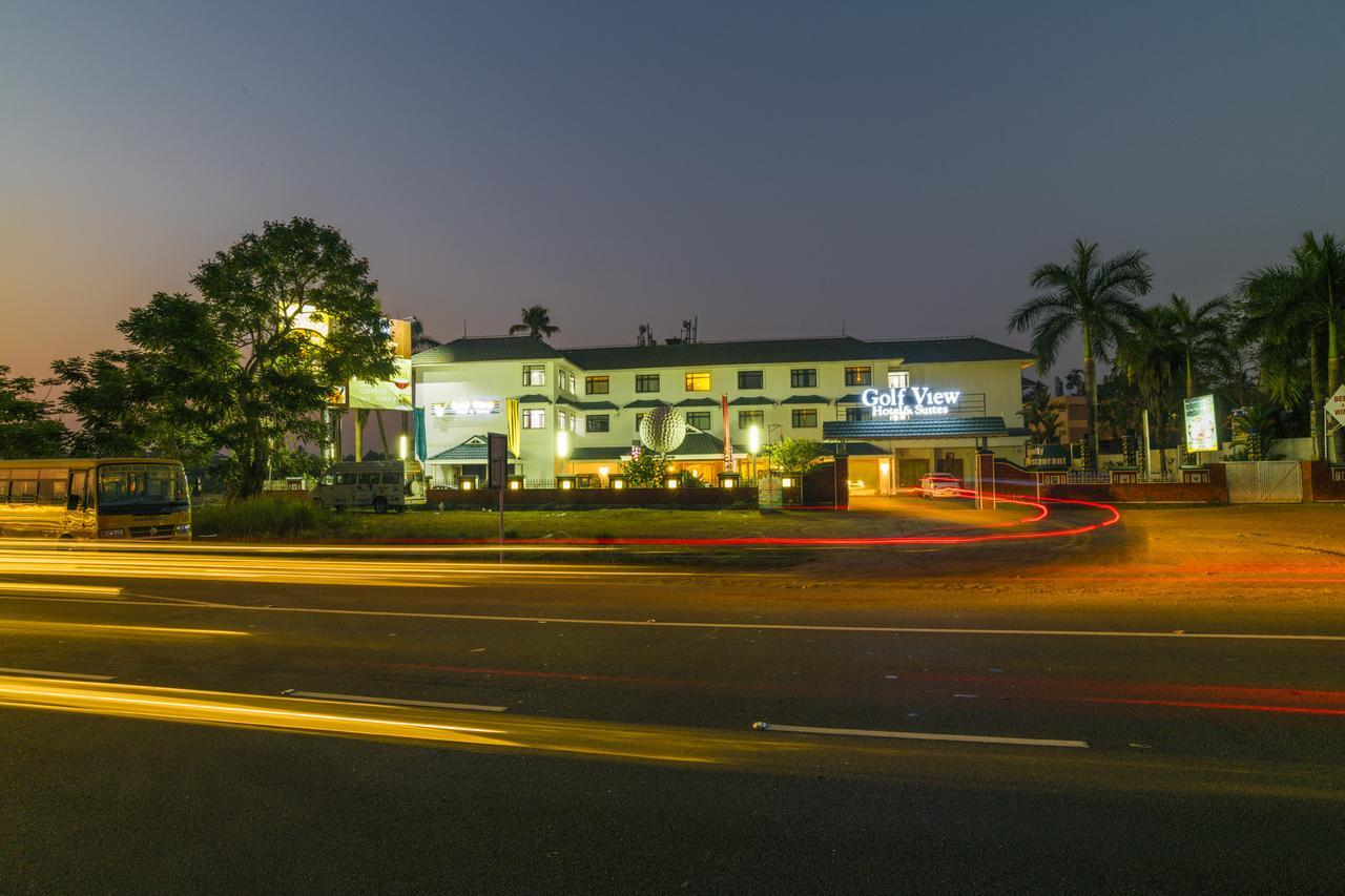 Golf View Hotels & Suites Nedumbassery Exteriör bild