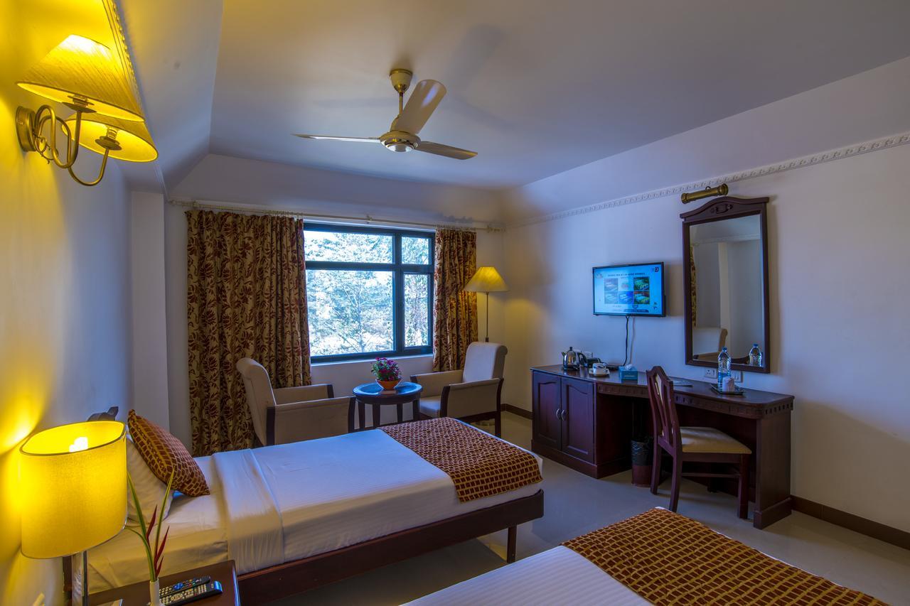 Golf View Hotels & Suites Nedumbassery Exteriör bild