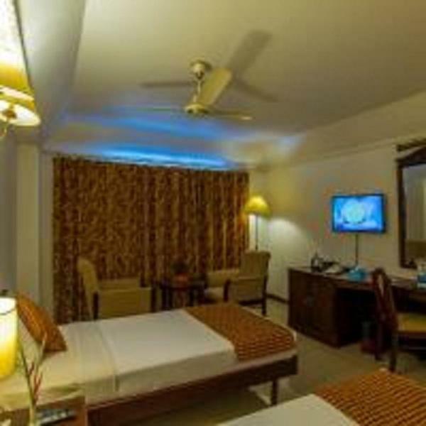 Golf View Hotels & Suites Nedumbassery Exteriör bild